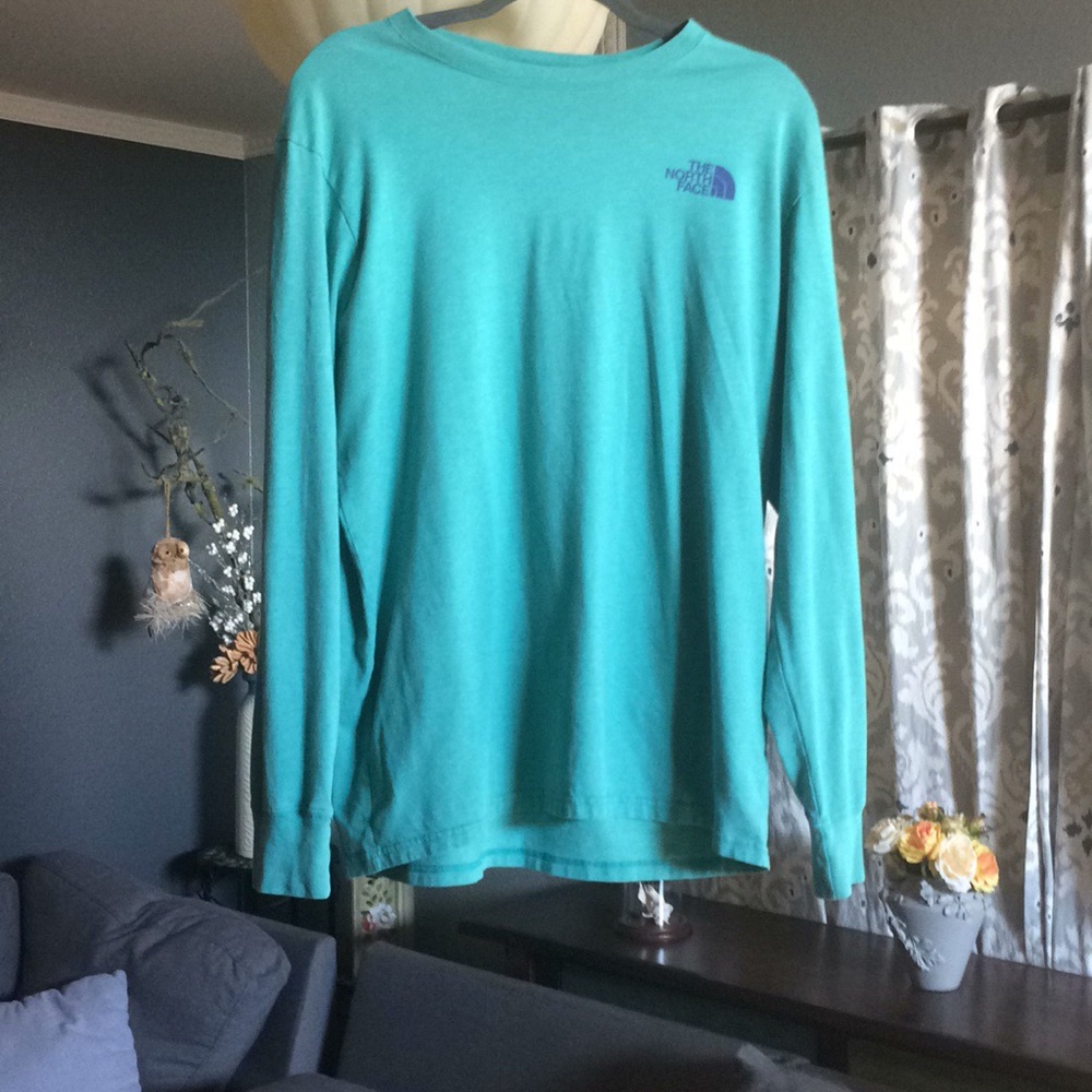 Men’s large size North Face long sleeve T-shirt.